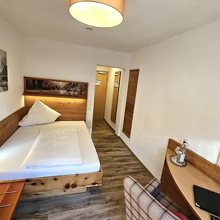 מלון Naturhotel Cafe Waldesruhe 4*