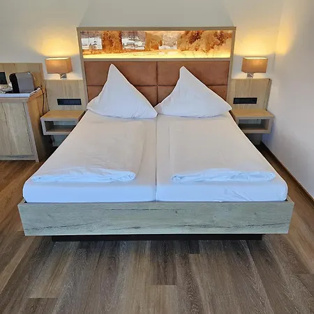 מלון Naturhotel Cafe Waldesruhe 4*